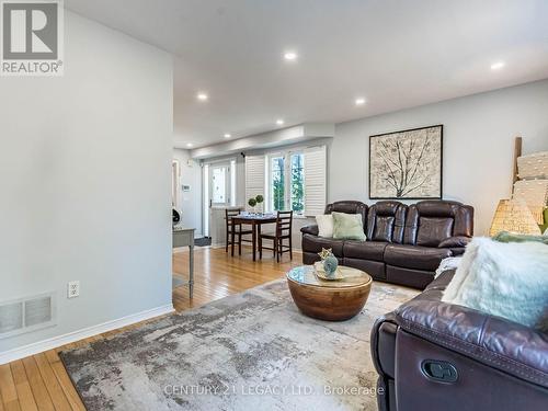 22 - 7190 Atwood Lane, Mississauga (Meadowvale Village), ON - Indoor Photo Showing Living Room