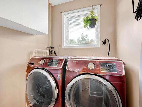 2689 Qu'Appelle Blvd, Kamloops, BC - Indoor Photo Showing Laundry Room