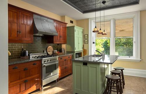 111093 61N Road, Brandon, MB - Indoor Photo Showing Kitchen