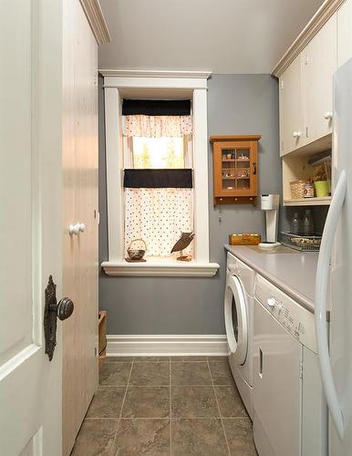 111093 61N Road, Brandon, MB - Indoor Photo Showing Laundry Room