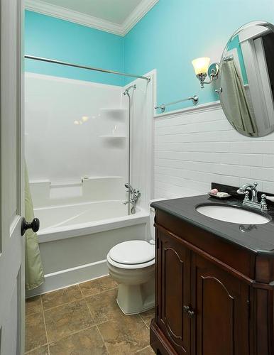 111093 61N Road, Brandon, MB - Indoor Photo Showing Bathroom