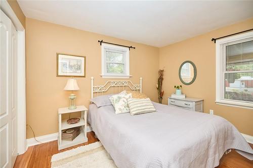 10 Logan Road, Dunnville, ON - Indoor Photo Showing Bedroom