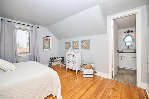 10 Logan Road, Dunnville, ON - Indoor Photo Showing Bedroom