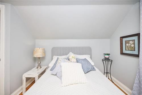 10 Logan Road, Dunnville, ON - Indoor Photo Showing Bedroom