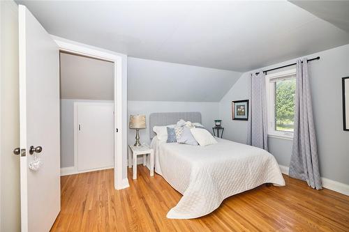 10 Logan Road, Dunnville, ON - Indoor Photo Showing Bedroom