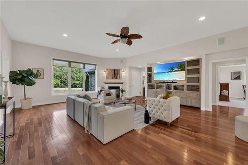 270 Mcgill Road, Brantford, ON - Indoor Photo Showing Living Room