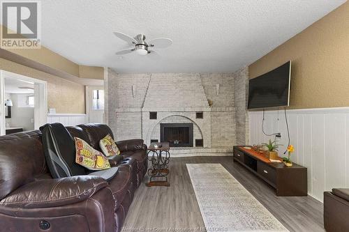 370 Laporte Avenue, Windsor, ON - Indoor Photo Showing Living Room With Fireplace