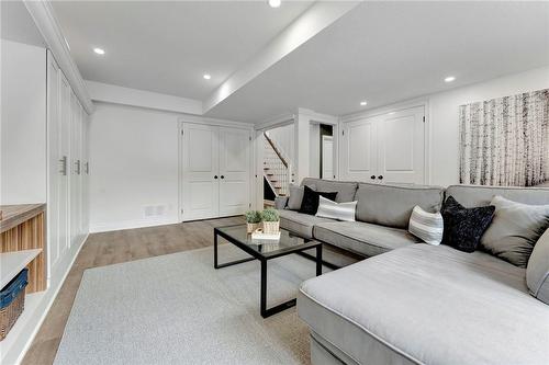 165 Hillcrest Avenue, Hamilton, ON - Indoor Photo Showing Living Room