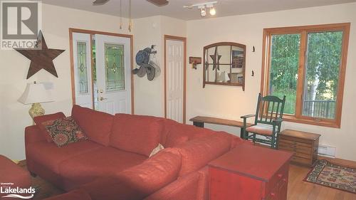 5 Curran Trail Road, Carling, ON - Indoor Photo Showing Living Room