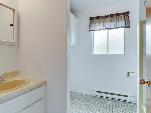 Salle de bains - 965 Rue Mirelle, Laval (Saint-François), QC - Indoor Photo Showing Bathroom