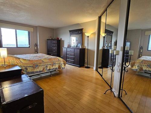 Master bedroom - 1305-70 Rue De La Barre, Longueuil (Le Vieux-Longueuil), QC - Indoor Photo Showing Bedroom