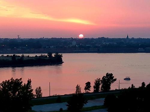 Vue sur l'eau - 1305-70 Rue De La Barre, Longueuil (Le Vieux-Longueuil), QC - Outdoor With Body Of Water With View