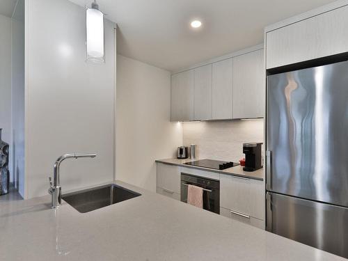 Kitchen - 408-1552 Rue Des Bassins, Montréal (Le Sud-Ouest), QC - Indoor Photo Showing Kitchen With Upgraded Kitchen