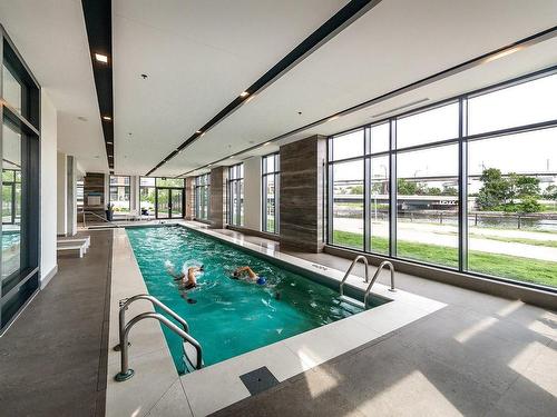 Piscine - 616-1320 Rue Olier, Montréal (Le Sud-Ouest), QC - Indoor Photo Showing Other Room With In Ground Pool