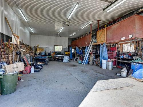 Garage - 229Z 2E Rang, Saint-François-Xavier-De-Brompton, QC - Indoor Photo Showing Garage