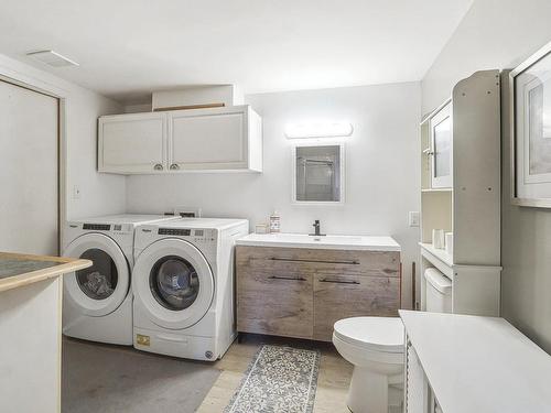 Salle de lavage - 837 Rue Gault, Mont-Saint-Hilaire, QC - Indoor Photo Showing Laundry Room