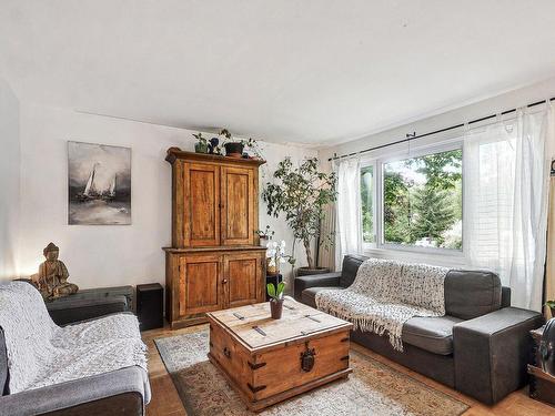 Salon - 837 Rue Gault, Mont-Saint-Hilaire, QC - Indoor Photo Showing Living Room