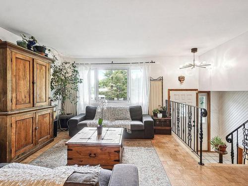 Salon - 837 Rue Gault, Mont-Saint-Hilaire, QC - Indoor Photo Showing Living Room