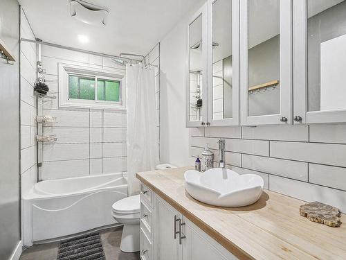 Bathroom - 837 Rue Gault, Mont-Saint-Hilaire, QC - Indoor Photo Showing Bathroom
