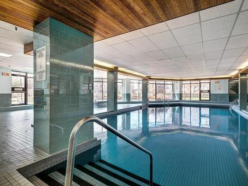 Piscine - 606-5950 Boul. Cavendish, Côte-Saint-Luc, QC - Indoor Photo Showing Other Room With In Ground Pool