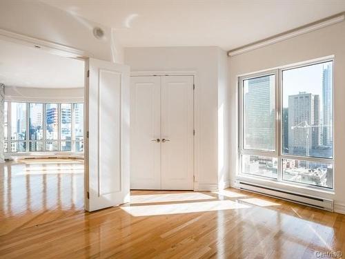 Chambre Ã  coucher principale - 1401-2000 Rue Drummond, Montréal (Ville-Marie), QC - Indoor Photo Showing Other Room