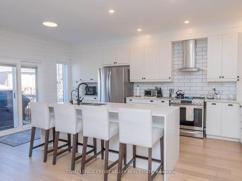 34 Esther Dr, Barrie, ON - Indoor Photo Showing Kitchen With Upgraded Kitchen