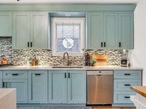 293 Earlscourt Ave, Toronto, ON - Indoor Photo Showing Kitchen With Upgraded Kitchen