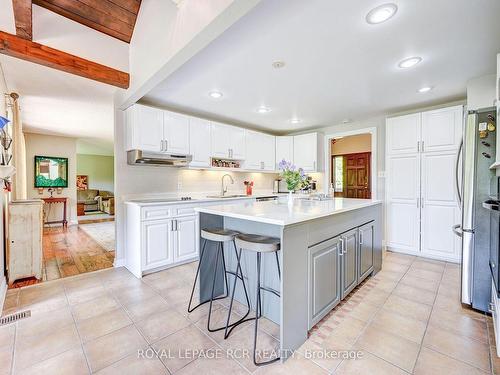 8 Joseph Crt, Caledon, ON - Indoor Photo Showing Kitchen