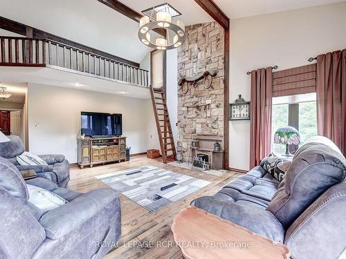 8 Joseph Crt, Caledon, ON - Indoor Photo Showing Living Room With Fireplace