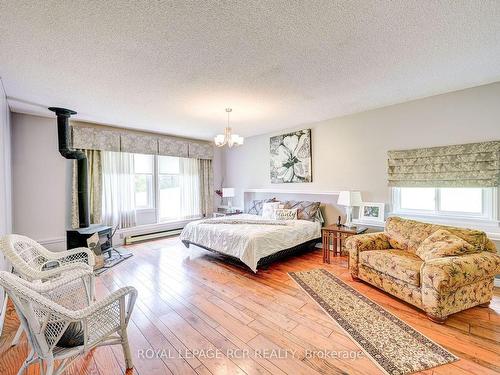 8 Joseph Crt, Caledon, ON - Indoor Photo Showing Bedroom