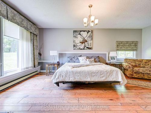 8 Joseph Crt, Caledon, ON - Indoor Photo Showing Bedroom