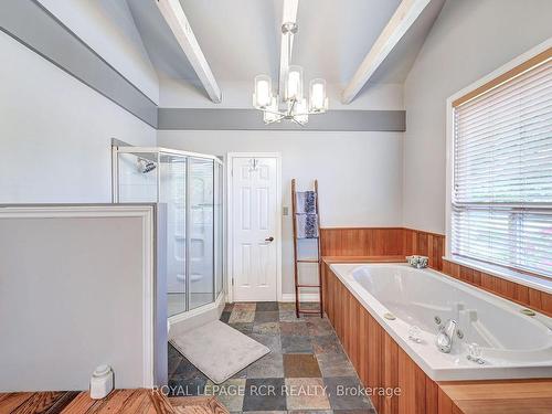 8 Joseph Crt, Caledon, ON - Indoor Photo Showing Bathroom