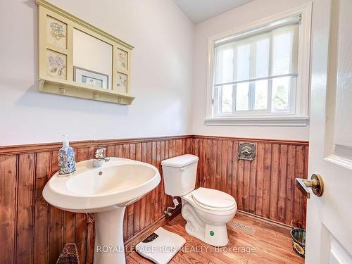 8 Joseph Crt, Caledon, ON - Indoor Photo Showing Bathroom