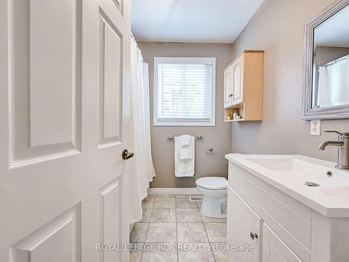 8 Joseph Crt, Caledon, ON - Indoor Photo Showing Bathroom