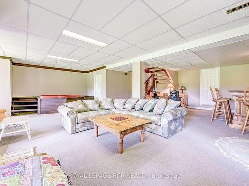 8 Joseph Crt, Caledon, ON - Indoor Photo Showing Living Room