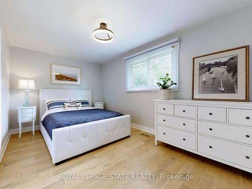 355 Berkindale Dr, Hamilton, ON - Indoor Photo Showing Bedroom