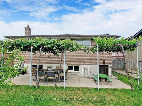 355 Berkindale Dr, Hamilton, ON - Outdoor