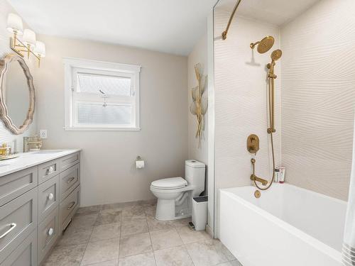 6662 Chukar Drive, Kamloops, BC - Indoor Photo Showing Bathroom