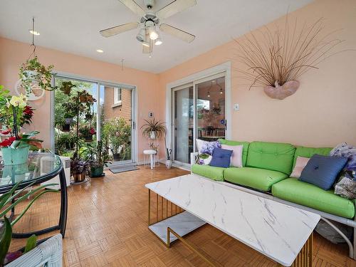 Solarium - 430 Rue Harris, Montréal (Saint-Laurent), QC - Indoor Photo Showing Living Room