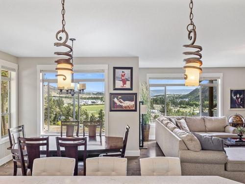 2881 Ensign Lane, West Kelowna, BC - Indoor Photo Showing Living Room