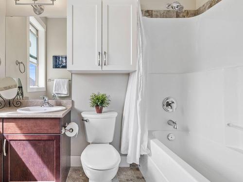 2881 Ensign Lane, West Kelowna, BC - Indoor Photo Showing Bathroom