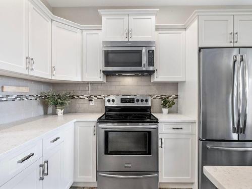 2881 Ensign Lane, West Kelowna, BC - Indoor Photo Showing Kitchen With Upgraded Kitchen