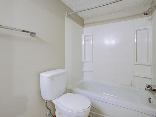 302-110 Skaha Place, Penticton, BC - Indoor Photo Showing Bathroom