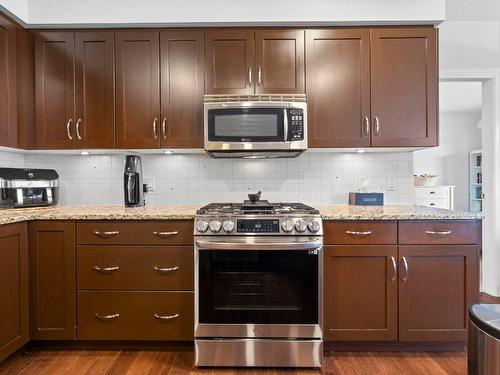 114-600 Sarsons Road, Kelowna, BC - Indoor Photo Showing Kitchen