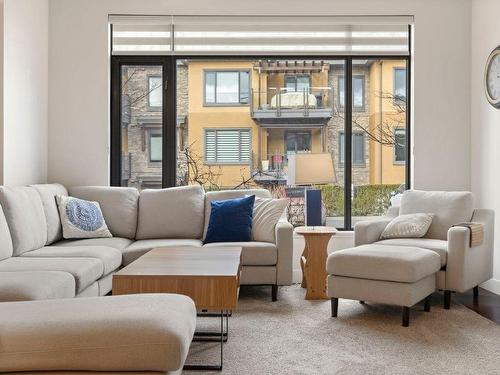 114-600 Sarsons Road, Kelowna, BC - Indoor Photo Showing Living Room