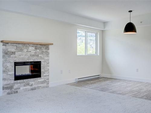 306-217 Elm Avenue, Penticton, BC - Indoor Photo Showing Living Room With Fireplace