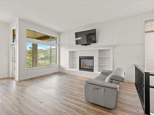 616 Denali Drive, Kelowna, BC - Indoor Photo Showing Living Room With Fireplace