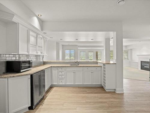 616 Denali Drive, Kelowna, BC - Indoor Photo Showing Kitchen