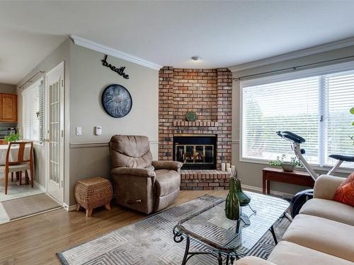 490-1255 Raymer Avenue, Kelowna, BC - Indoor Photo Showing Living Room With Fireplace