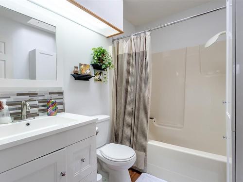 490-1255 Raymer Avenue, Kelowna, BC - Indoor Photo Showing Bathroom